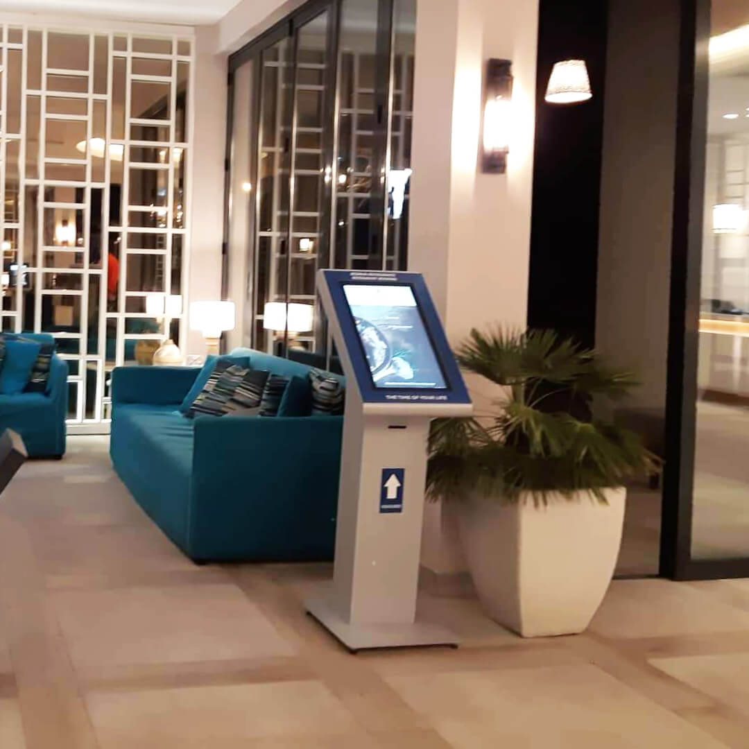 QUARTZ multimedia kiosk for table reservation at Pestana Hotel restaurant 2