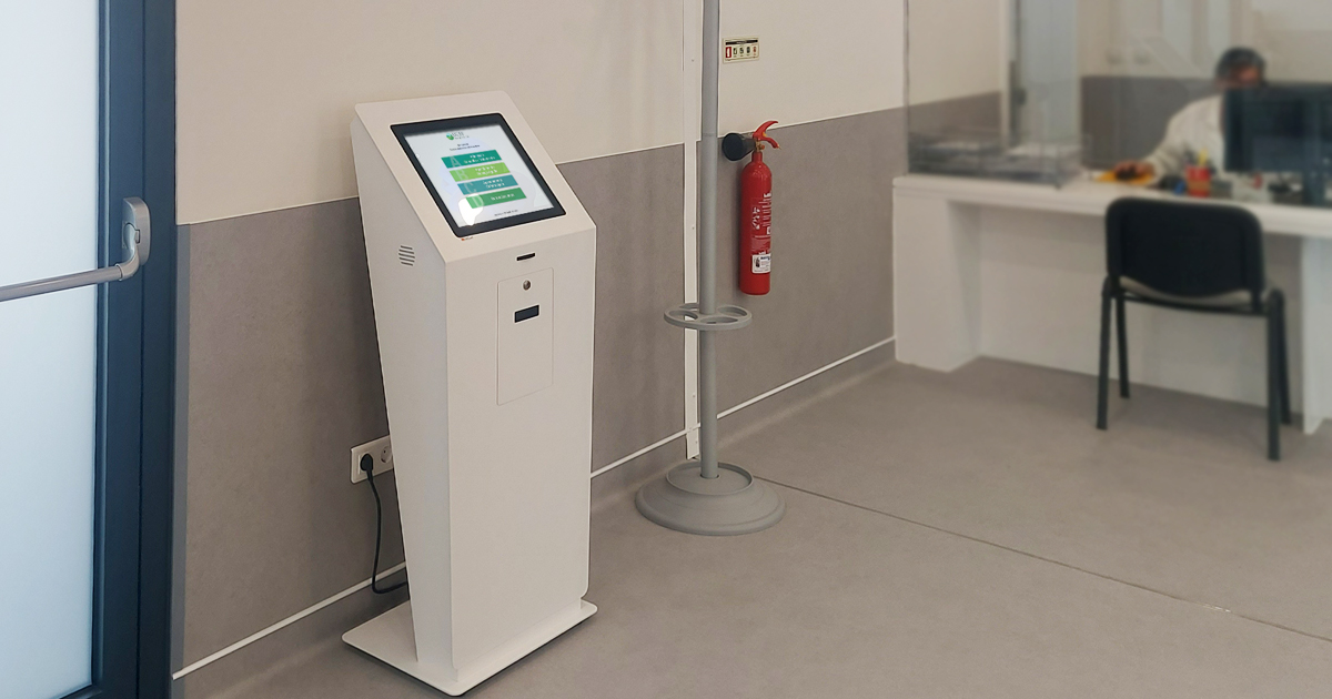 Parceiros Health Unit of Leiria Improves Public Service with QMAGINE Queue Management System by PARTTEAM & OEMKIOSKS