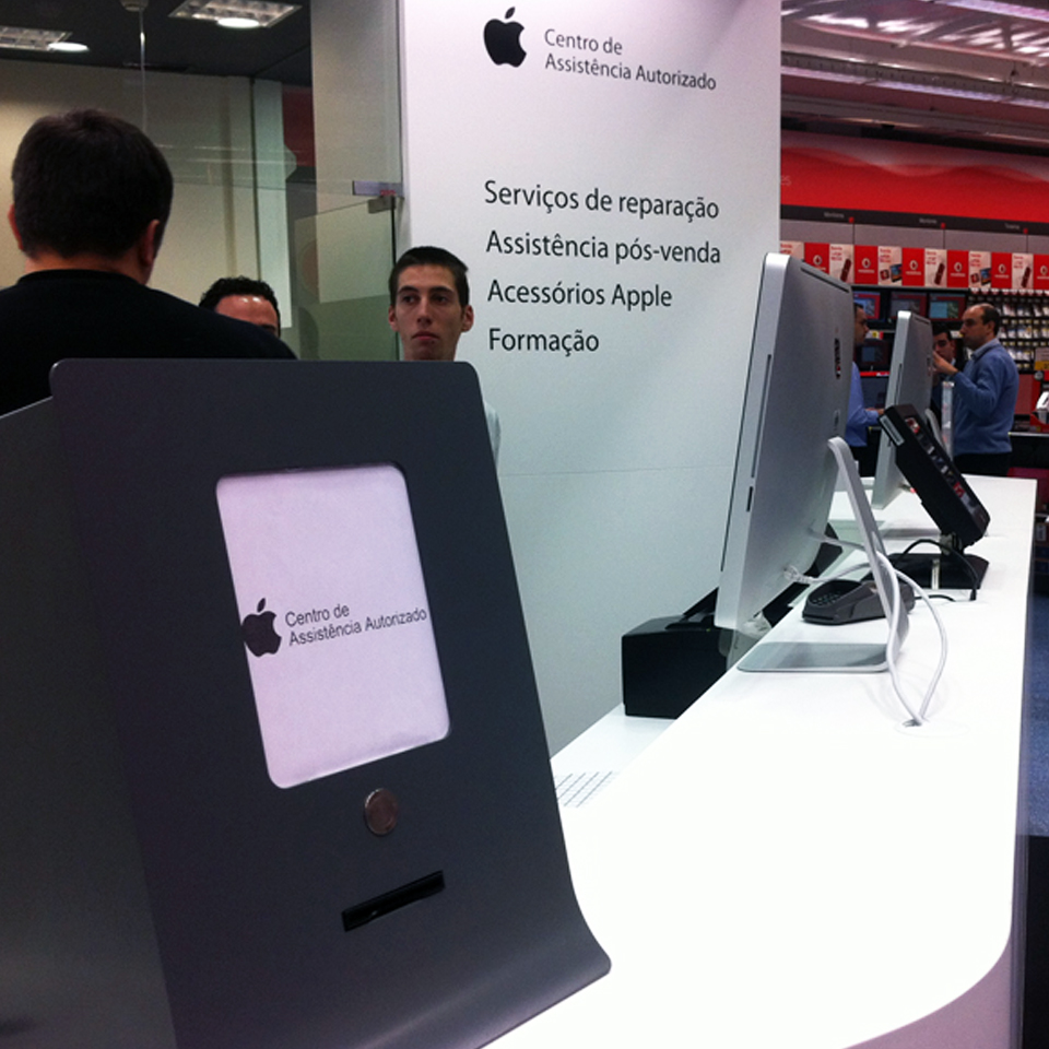 Apple store invests in PARTTEAM & OEMKIOSKS queue management system